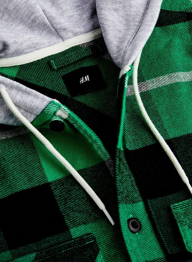 اتش اند ام قميص كاروهات بقبعة بقصة عادية